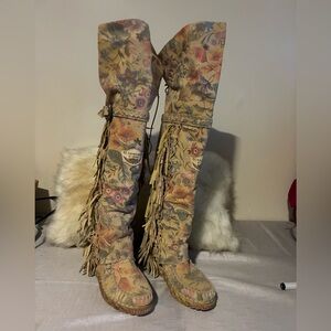 El Vaquero Suede Flower Motif Festival boot